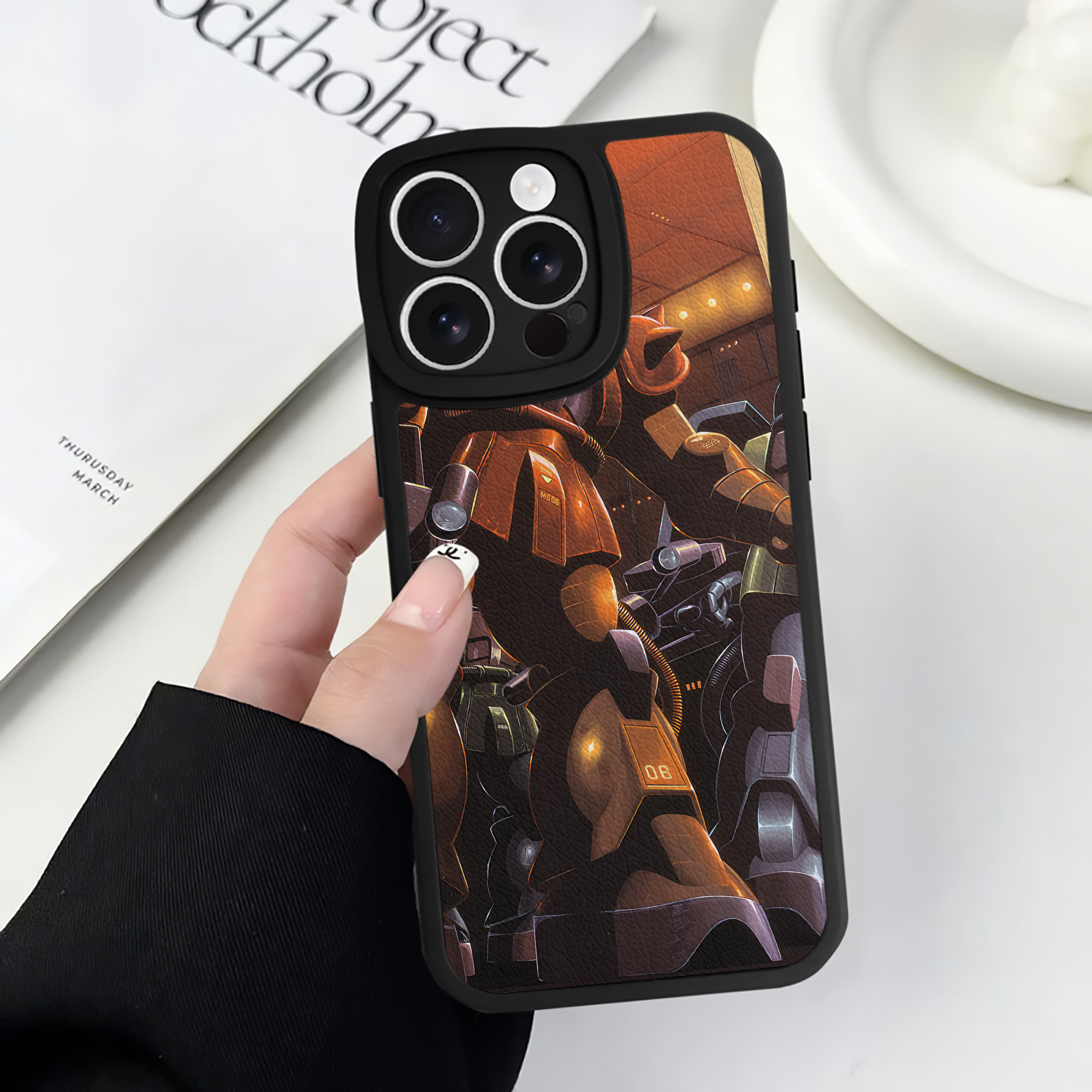 （画像用） 機動戦士ガンダム Mobile Suit Gundam 【iPhone 16シリーズ対応】シリコンスマホケース（レザー調） 材質：シリコン